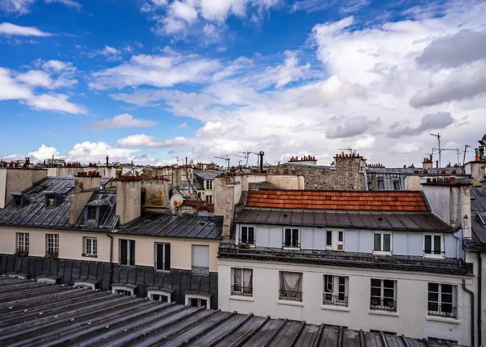 135 - Urban Five Star In Center Of *