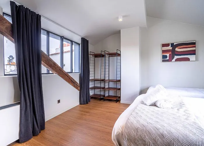 135 - Urban Five Star In Center Of