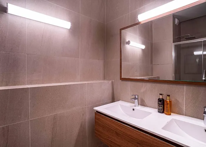 135 - Urban Five Star In Center Of باريس